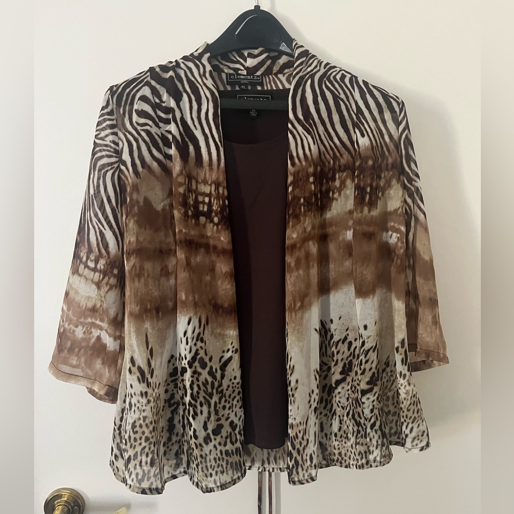Elementz Top , two pieces, animal print Size PS